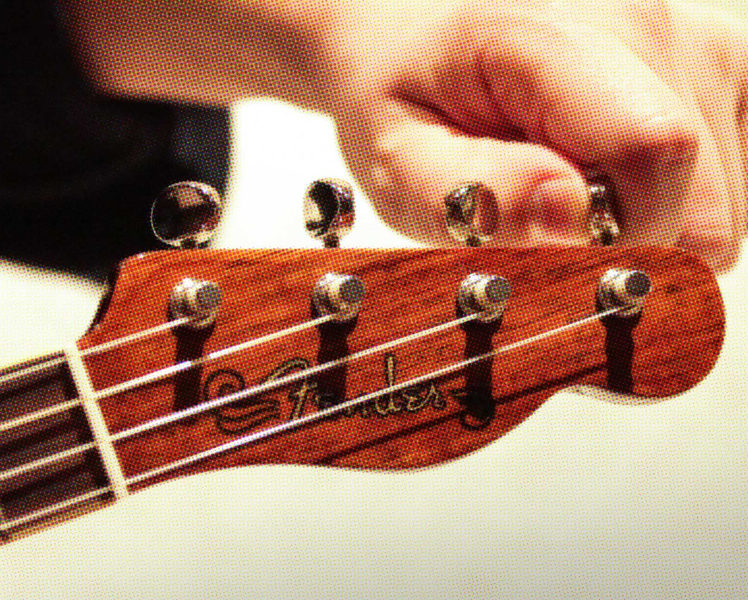 HOW TO TUNE A UKULELE