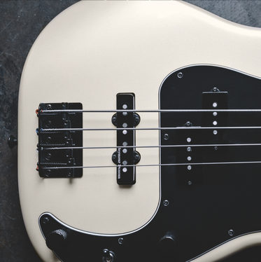 duff mckagan deluxe-precision bass