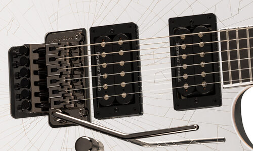 Pro Plus Series Soloist™ SL2 Shattered Mirror Seymour Duncan® Distortion™ TB-6 Bridge, Custom Flat Strat® SSL-6 Middle and Neck Pickups